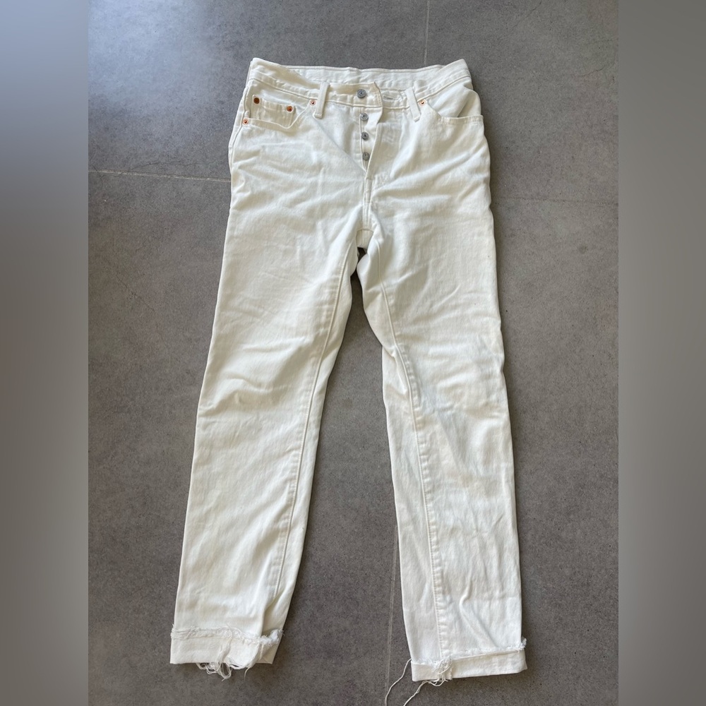 Women’s High Rise 501 Levi’s in Winter White | waist 28 | length 32